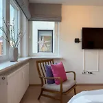 아파트 Stadtwohnung-ueber-den-daechern-von-wyk *