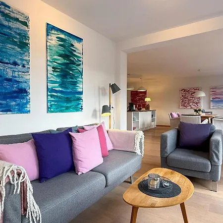 Stadtwohnung-ueber-den-daechern-von-wyk Apartmán