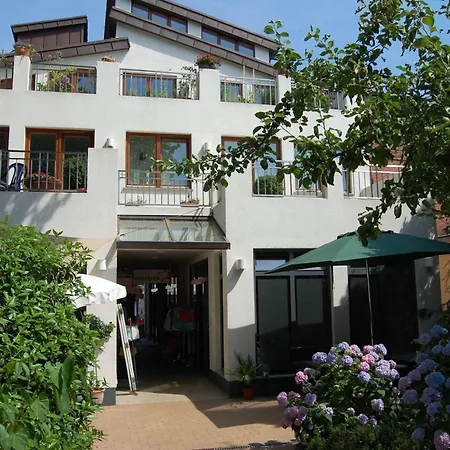 Stadtwohnung-ueber-den-daechern-von-wyk 비크아프포르